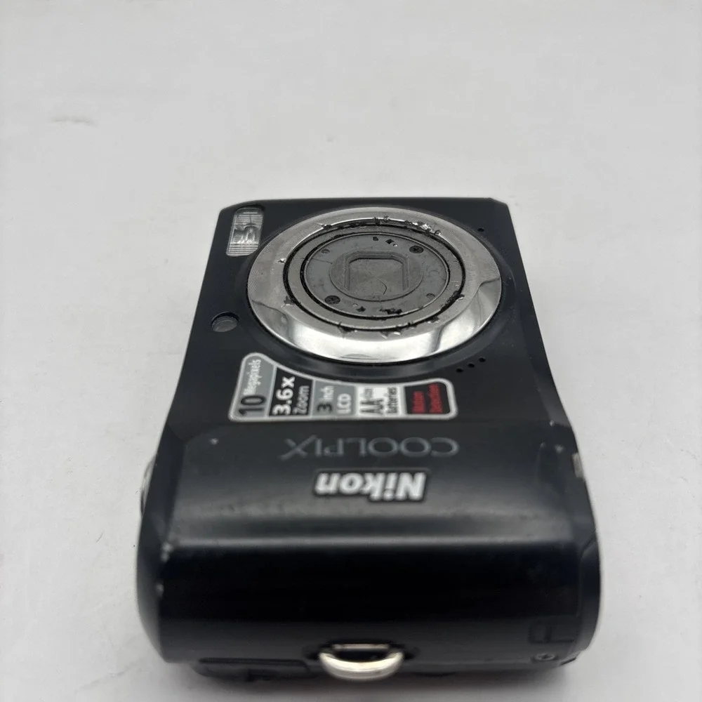Nikon COOLPIX L20 10.0MP Digital  - No Battery/ No‎ Charger - For Parts Only
